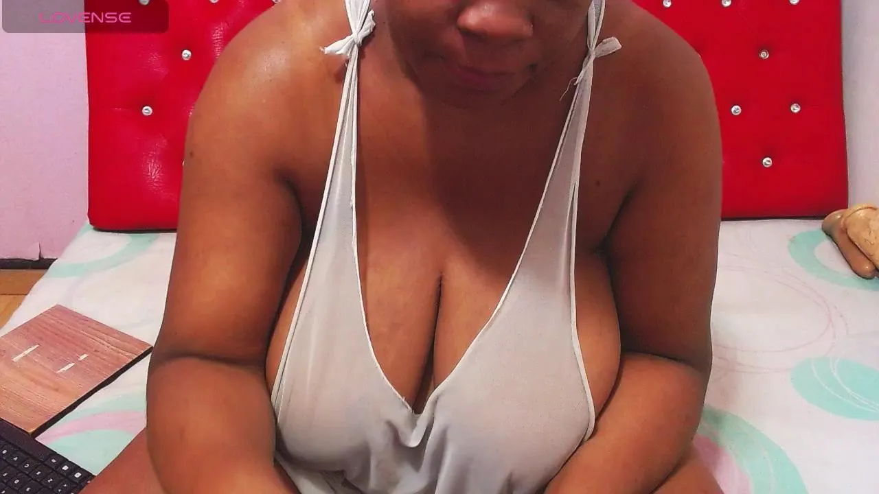 Offline WonderfulDiana on Cam4