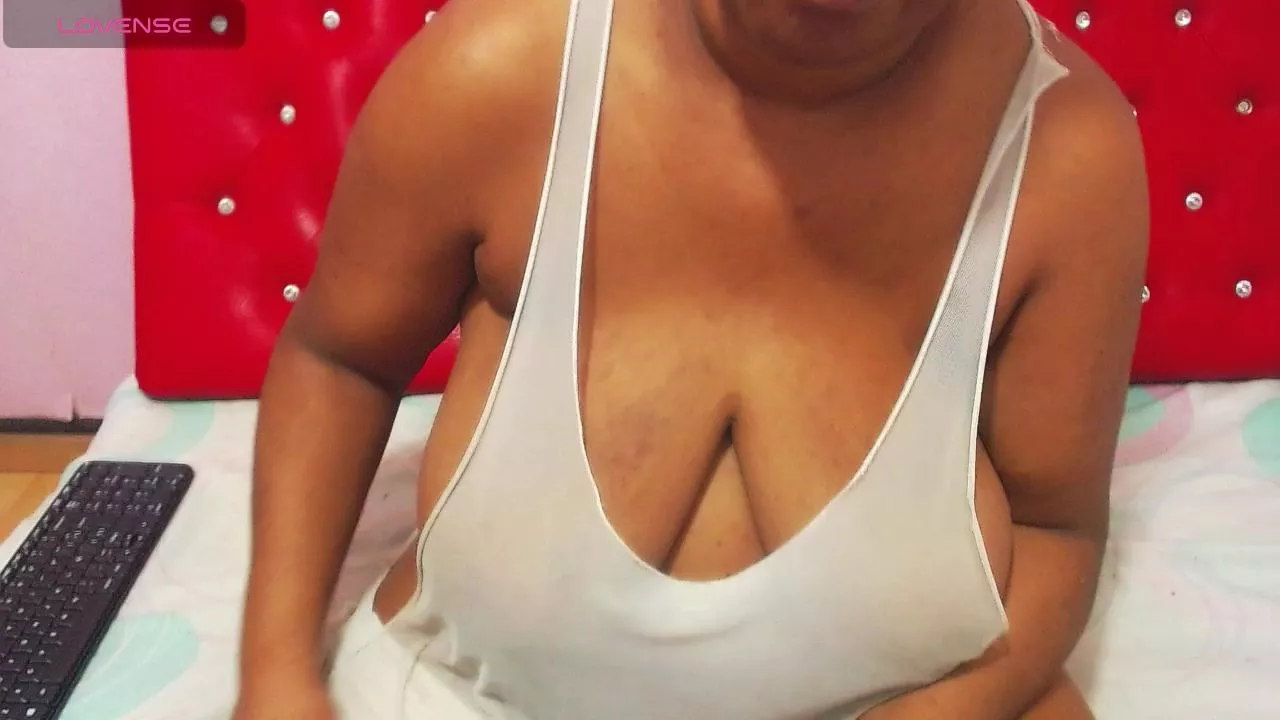 Offline WonderfulDiana on Cam4