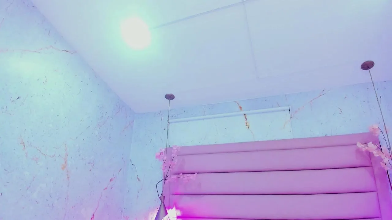 Offline Yara_shine on Cam4