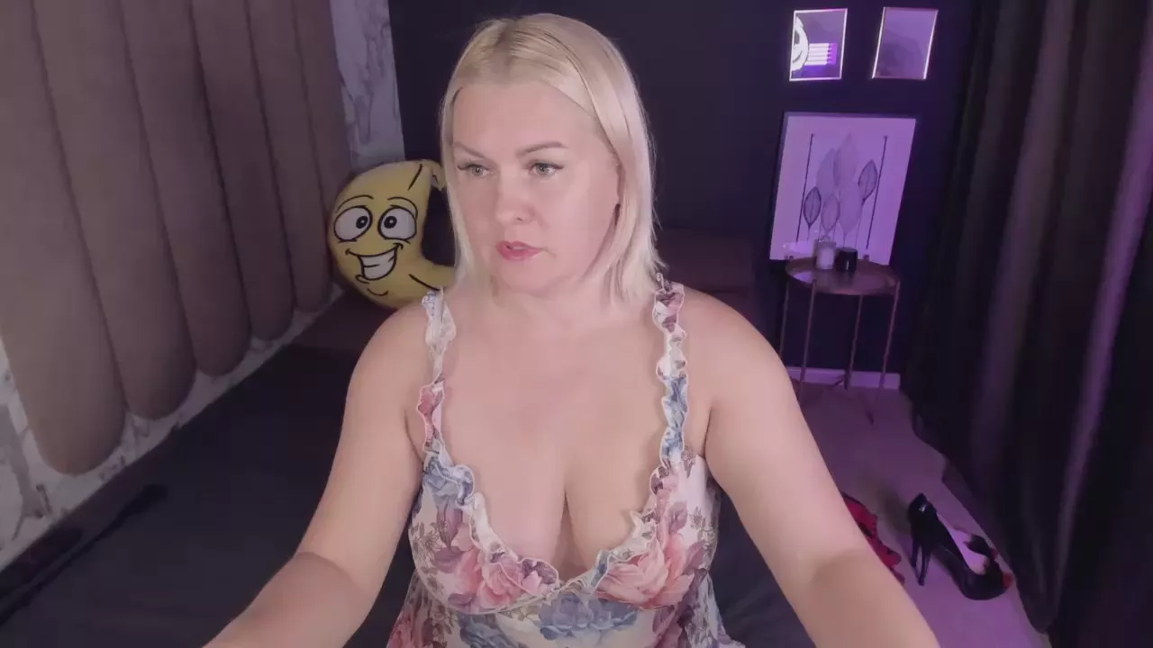 Freechat YolandaKiss on Cam4