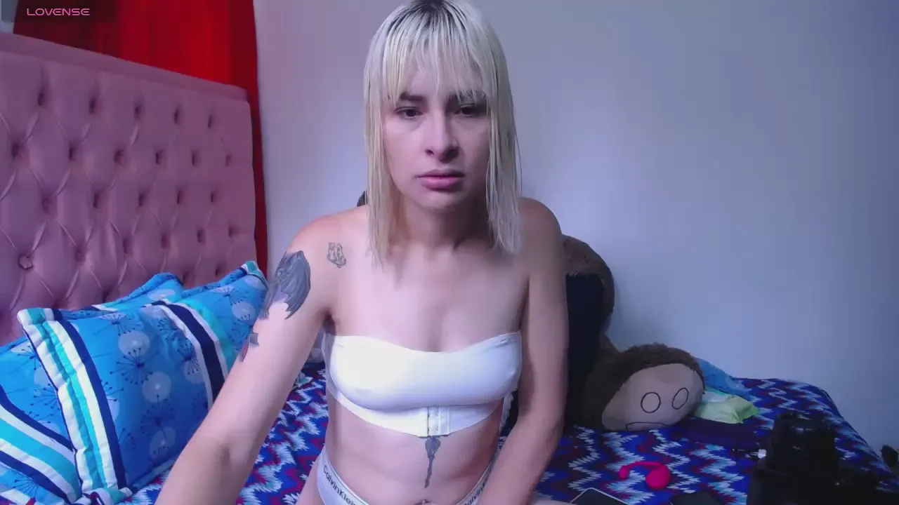 Offline Youlittlestar28 on Cam4