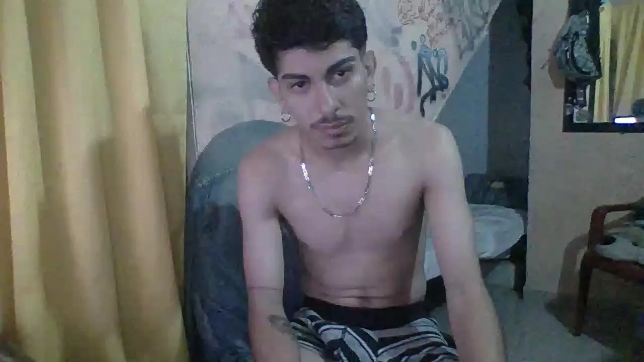 Offline YourGodZeus on Cam4