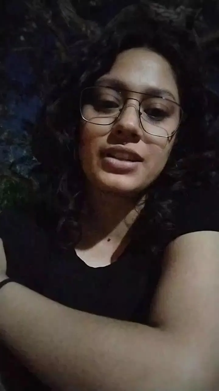 Offline yourlaatingirl on Cam4