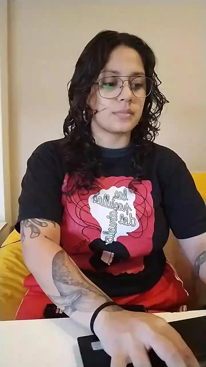 Offline yourlaatingirl on Cam4