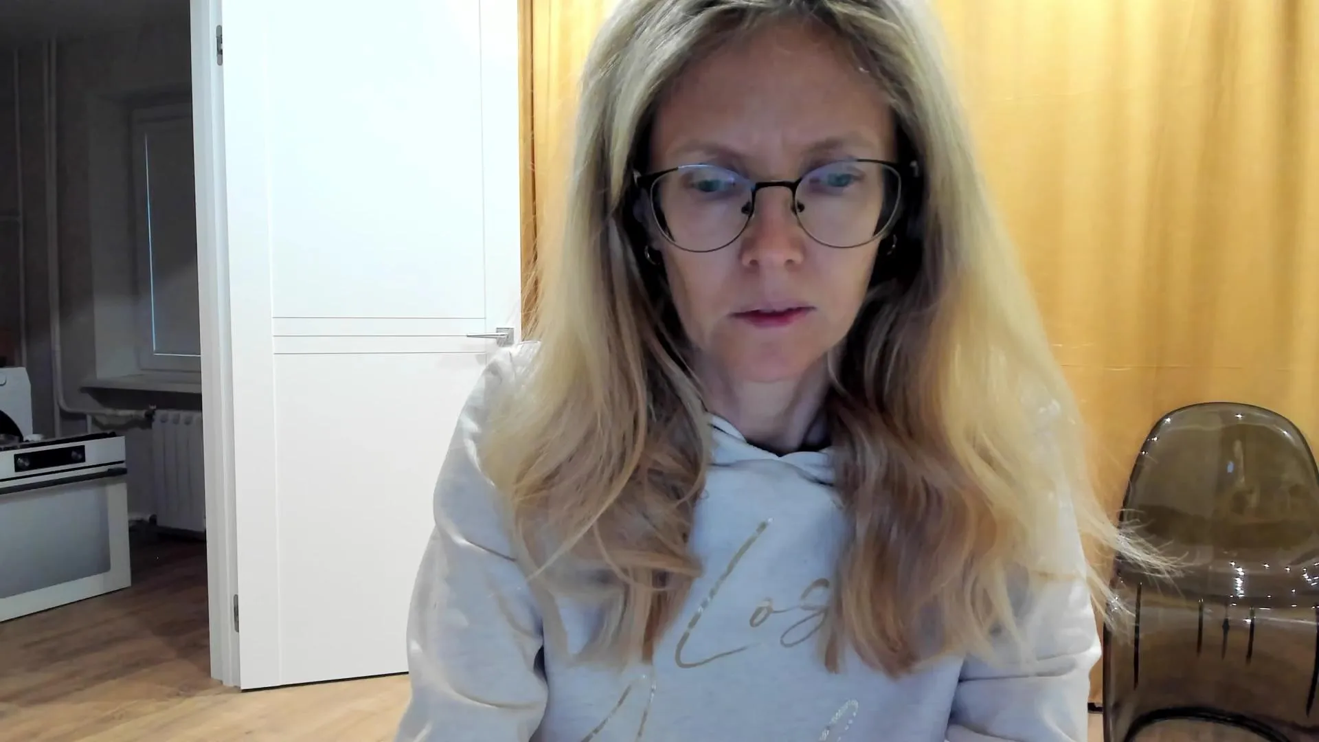 Offline YourMolly on Cam4