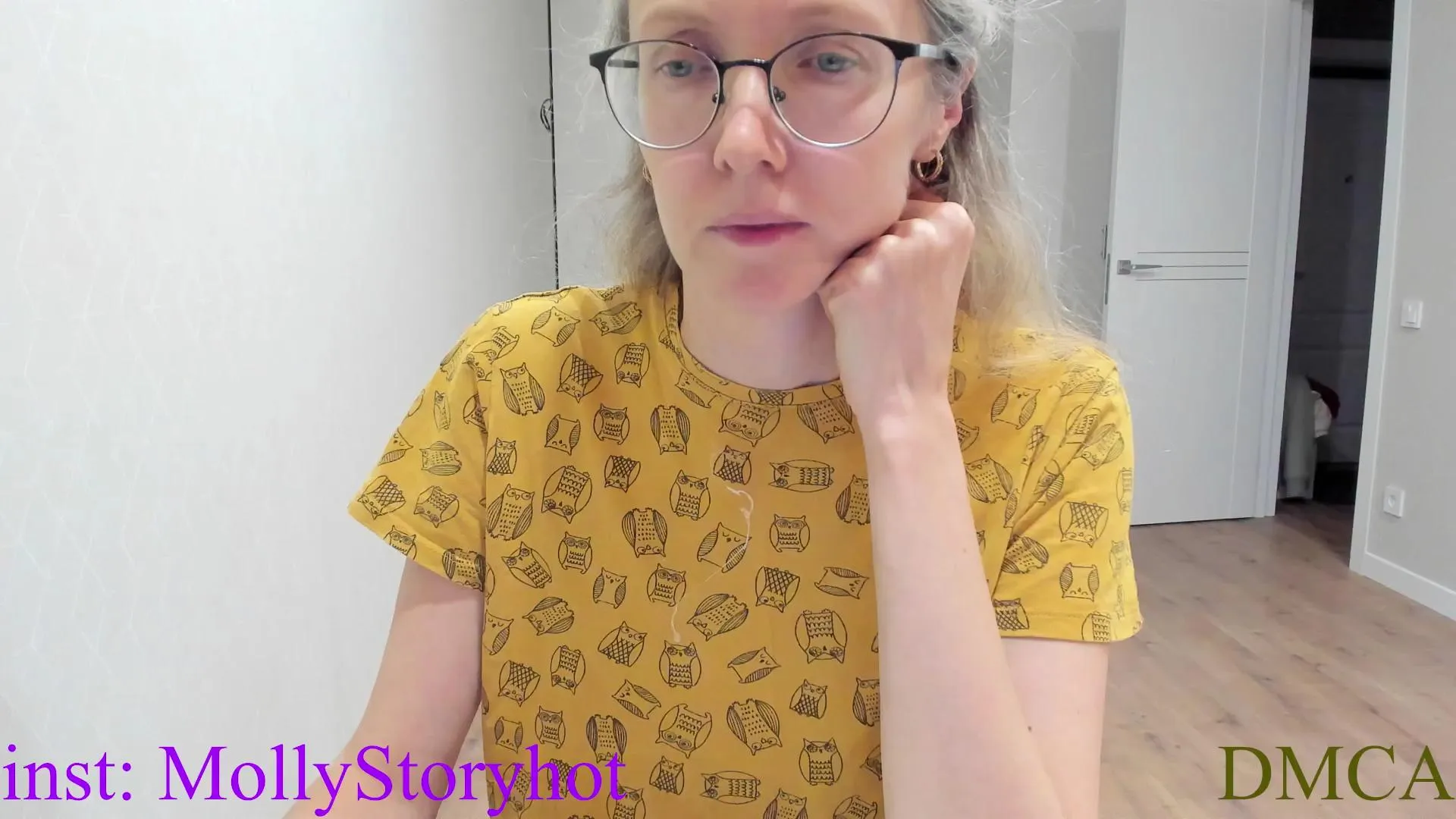 Offline YourMolly on Cam4