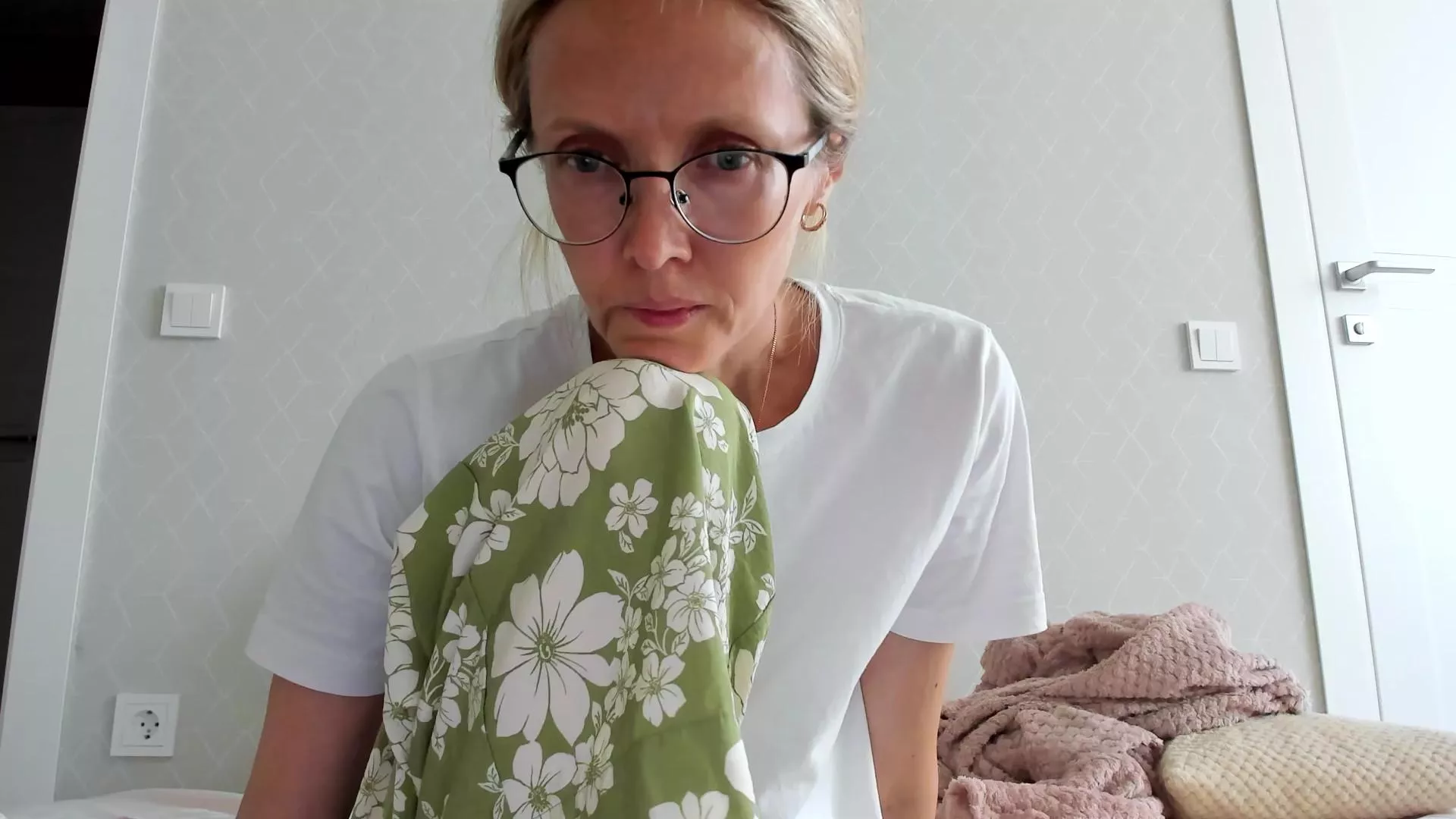 Offline YourMolly on Cam4