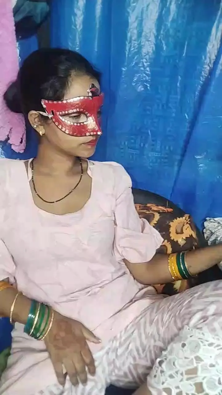 Offline YourSanam on Cam4