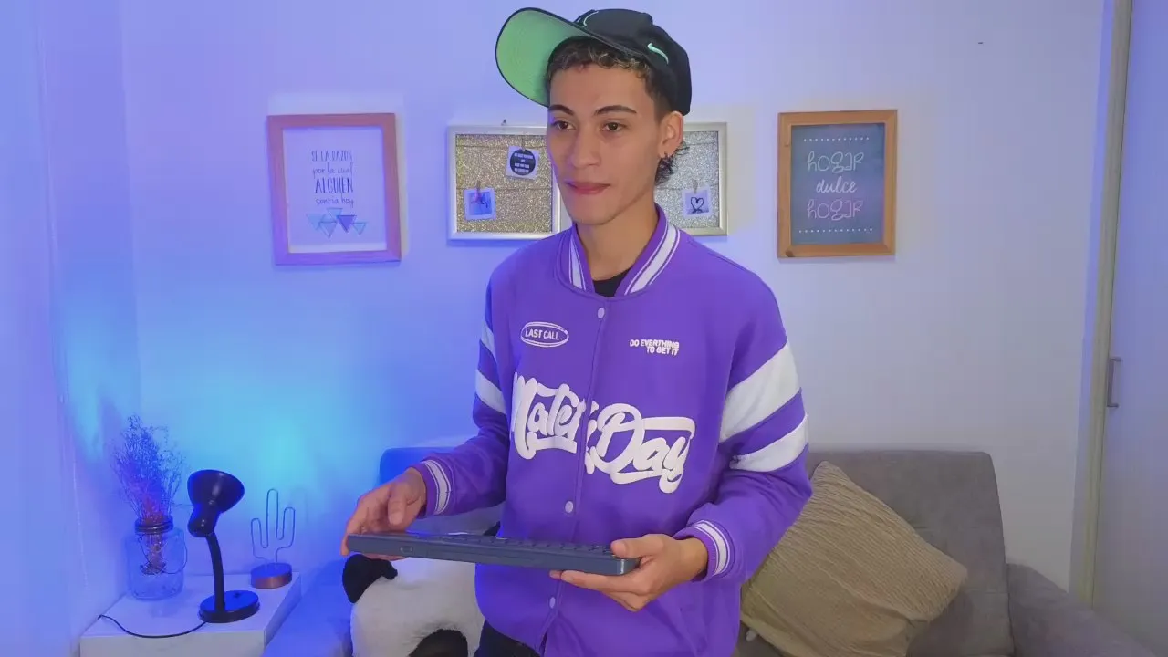 Offline yulian_vasquez on Cam4