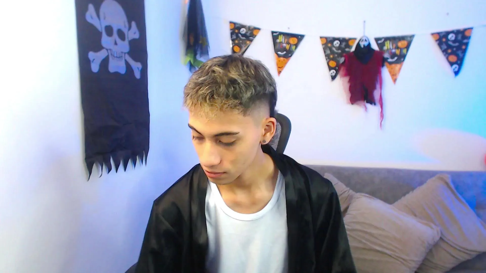 Offline yulian_vasquez on Cam4