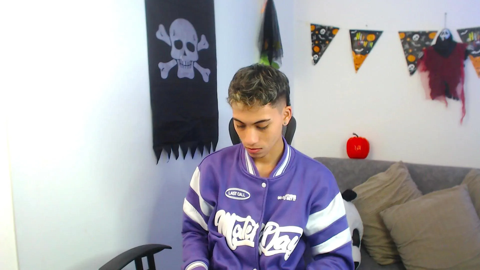 Offline yulian_vasquez on Cam4