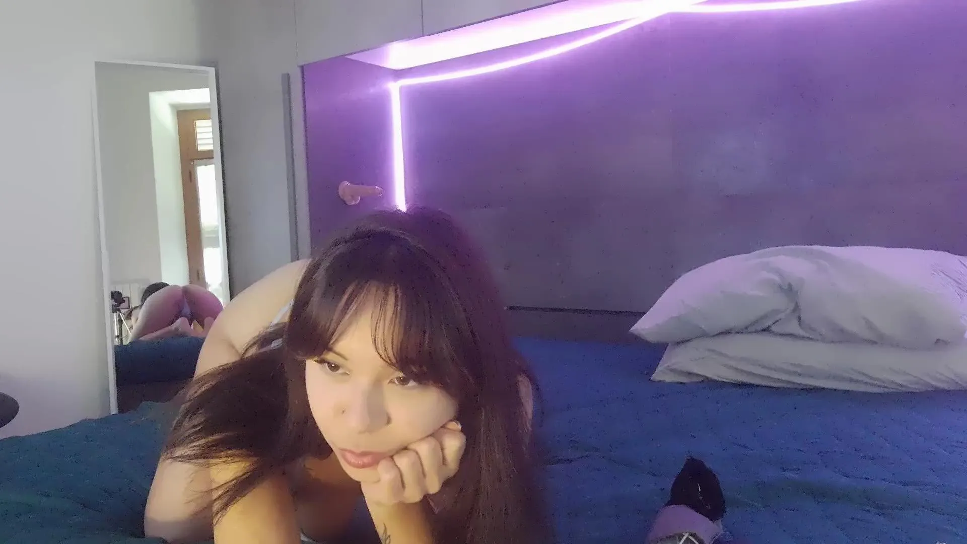 Offline YumiLux on Cam4