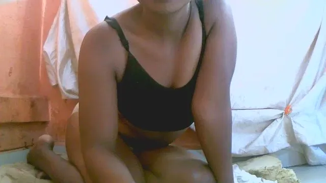 Offline YummyEmma on Cam4