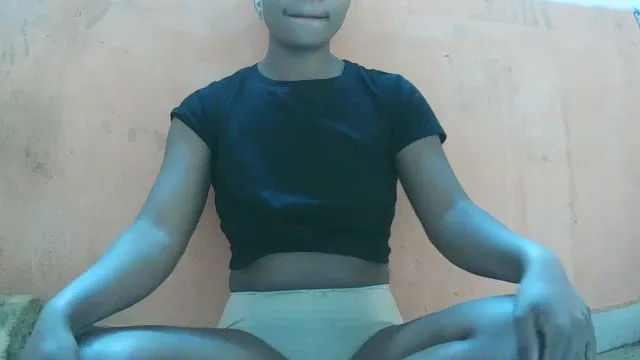 Offline YummyEmma on Cam4