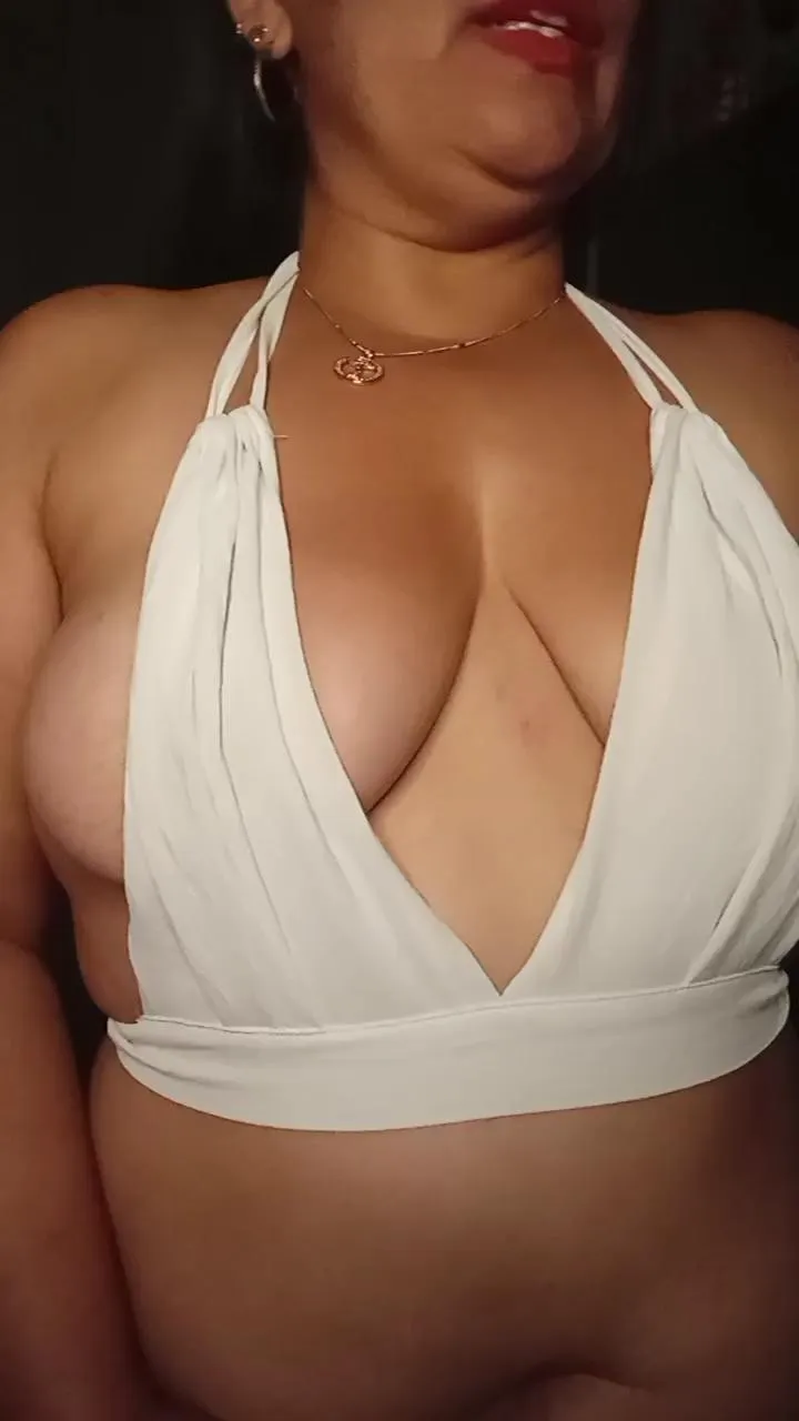 Offline Zahira_Willingx on Cam4