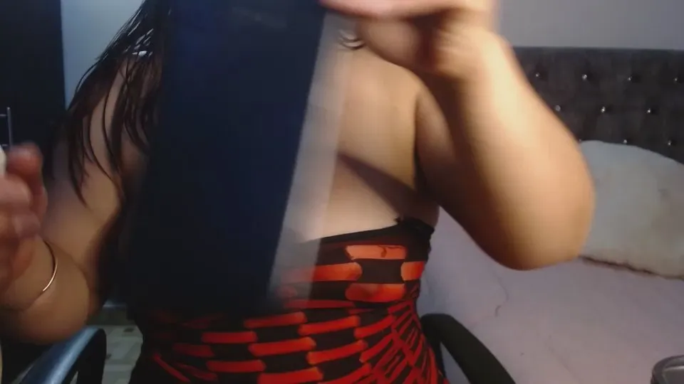 Offline Zahira_Willingx on Cam4