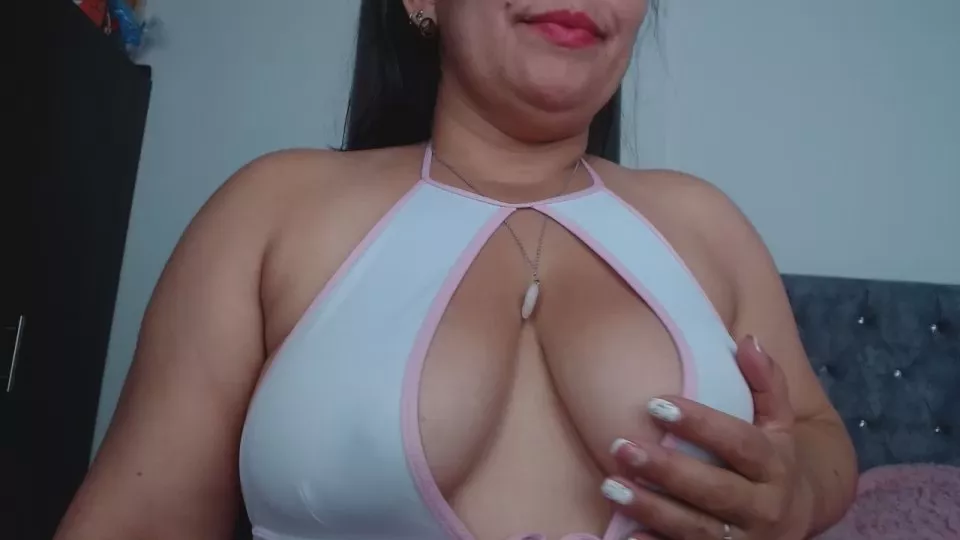 Offline Zahira_Willingx on Cam4