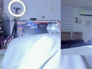 Freechat abigail-girl on CamSoda