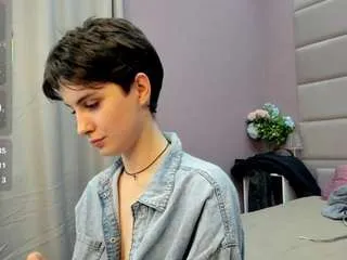 Offline adelineperle on CamSoda