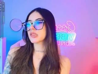 Offline alicee-vixen on CamSoda