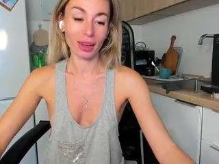 Freechat aliceevan on CamSoda