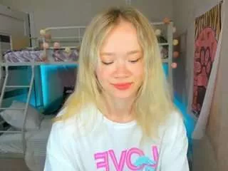 Freechat alichery on CamSoda