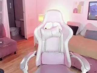 Offline aliciia-cute on CamSoda