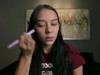 Offline amaliacrus on CamSoda