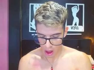 Freechat angelevilsex on CamSoda