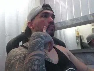 Freechat angellatino on CamSoda