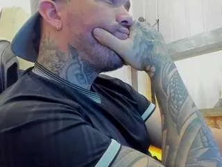 Freechat angellatino on CamSoda