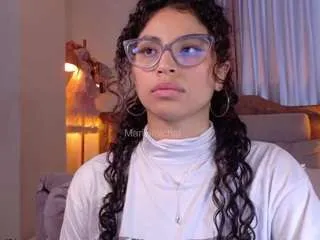 Freechat annamillerr on CamSoda