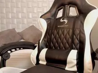 Offline antonella-lovee on CamSoda