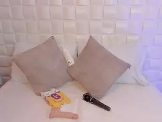 Offline antonella-lovee on CamSoda