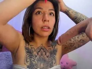 Freechat antonellasmithh on CamSoda