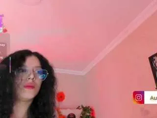 Freechat aurora-brown on CamSoda