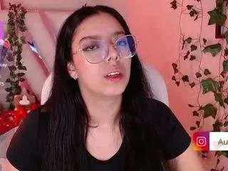 Freechat aurora-brown on CamSoda