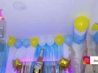 Freechat aurora-brown on CamSoda