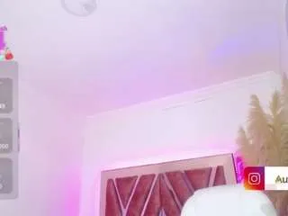 Freechat aurora-brown on CamSoda