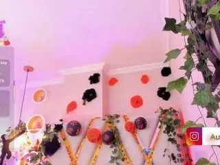 Freechat aurora-brown on CamSoda