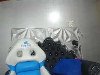 Offline babyschoolgiirl on CamSoda