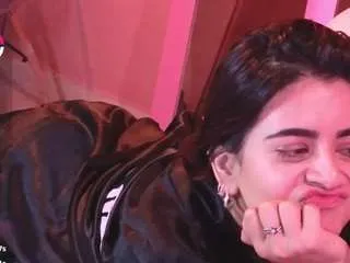 Offline bella-thix on CamSoda