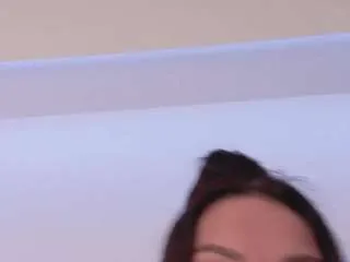 Offline bella-vixen on CamSoda