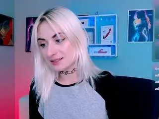 Freechat blondie-melisa on CamSoda