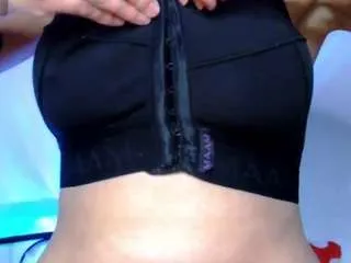 Freechat britneydivin on CamSoda