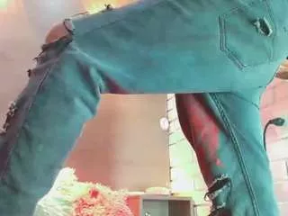 Freechat britneyortegax on CamSoda