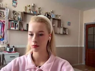 caroleebabilon — show outfit [10 tokens remaining]