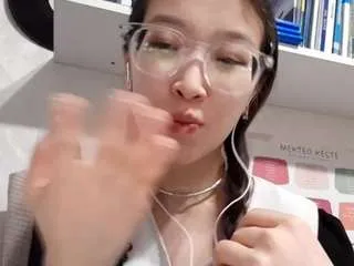 caterinaholmers — Shirt off [444 tokens remaining]