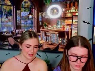 Freechat cherryfannin on CamSoda