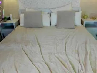 Freechat chloe-whitee on CamSoda